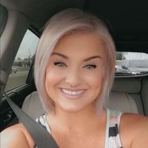 Meet your Posher, Stephanie